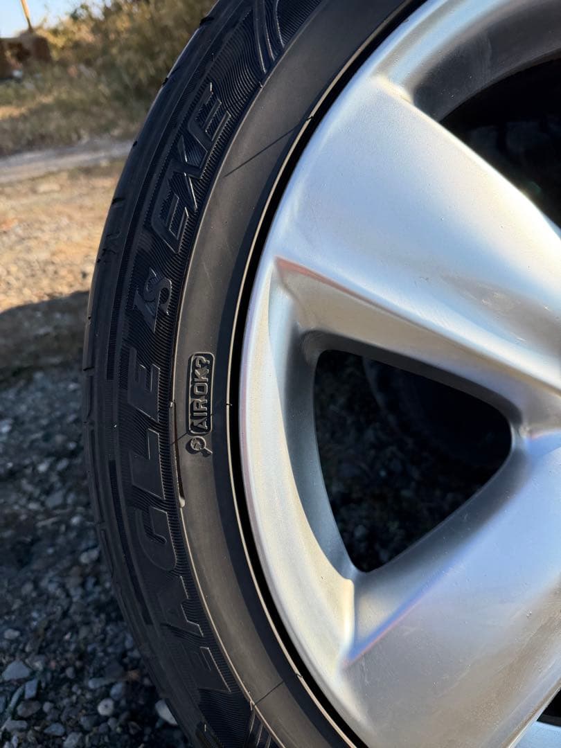 レクサスのタイヤサイズ245/45/R19