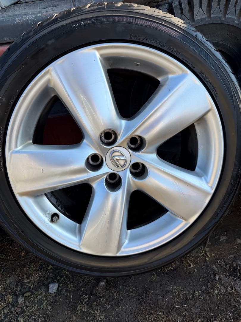 レクサスのタイヤサイズ245/45/R19