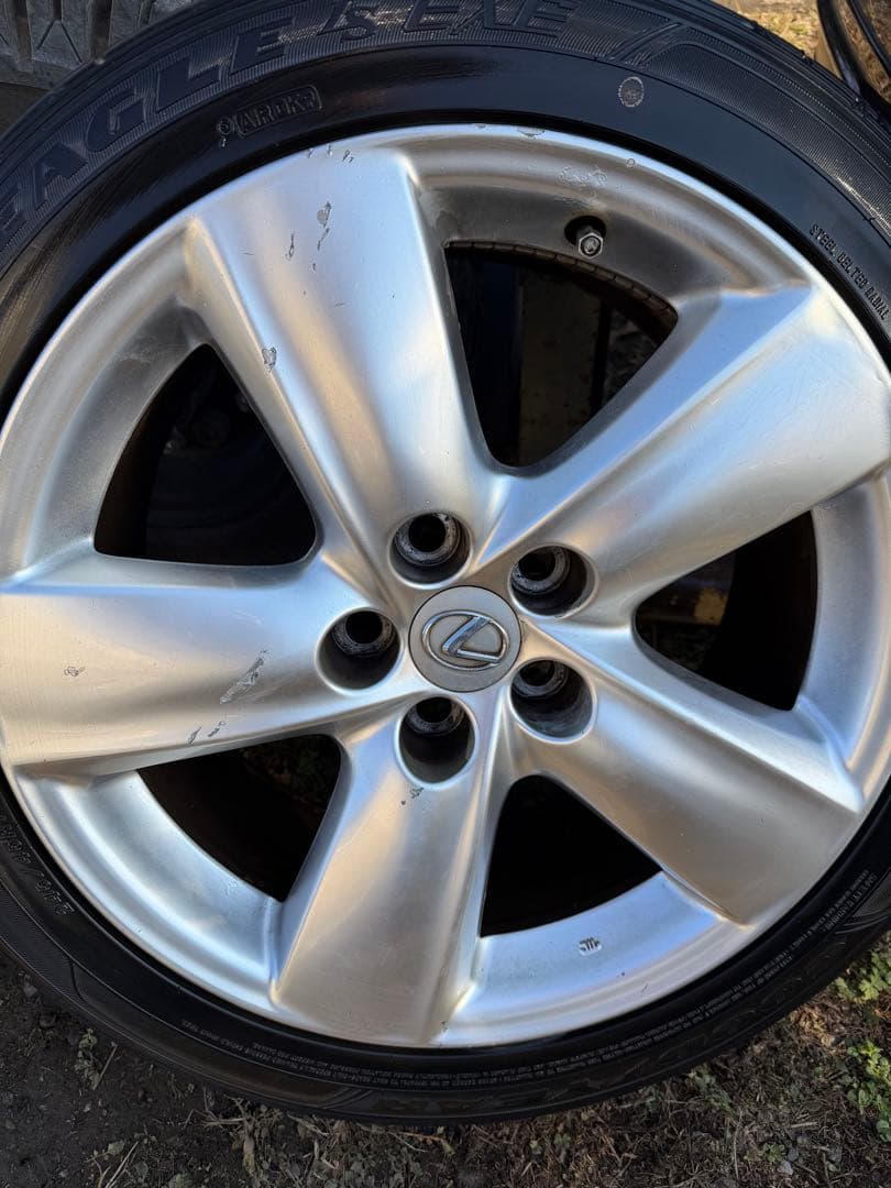 レクサスのタイヤサイズ245/45/R19