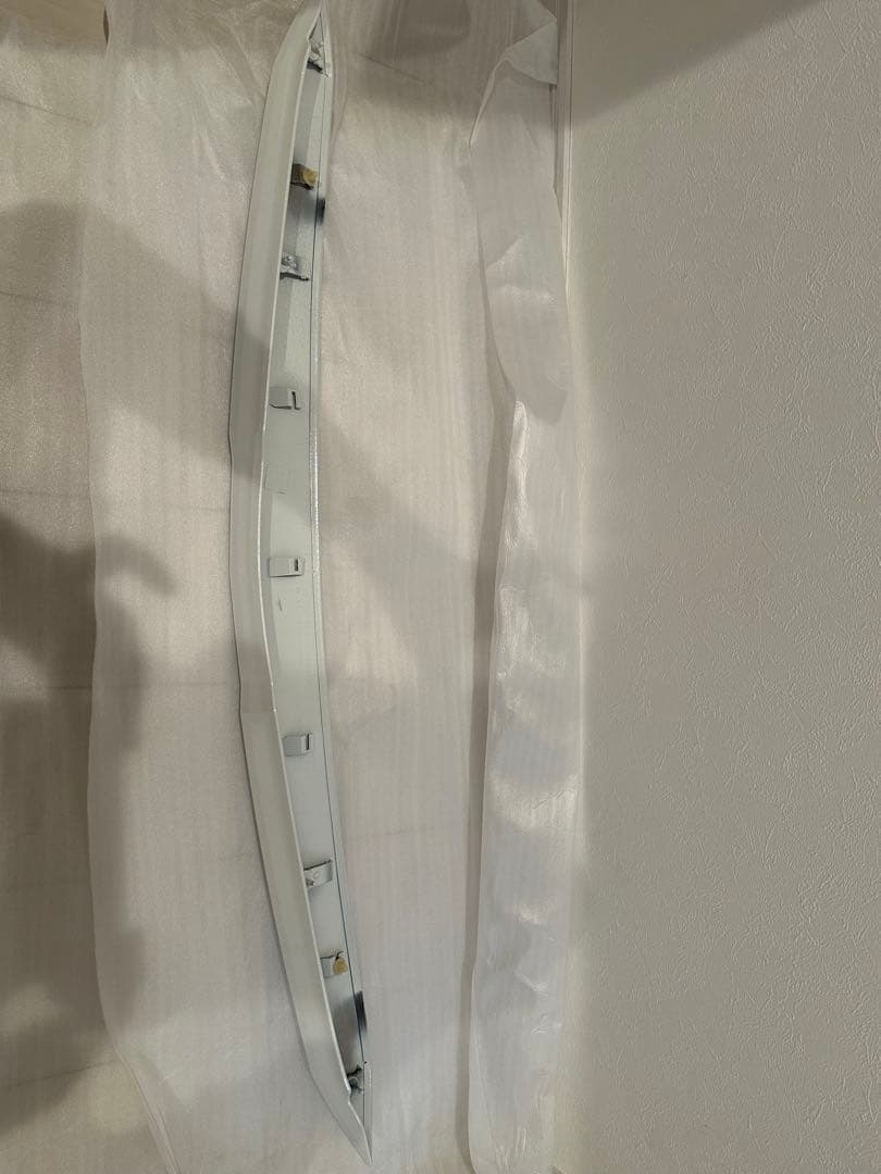 トヨタ 30アルファード　純正　フードトップモール　 ホワイトパール