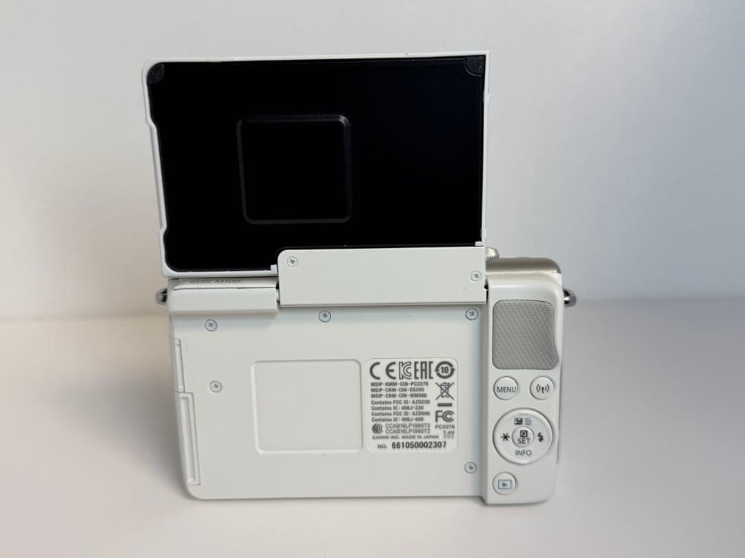 Canon EOS M100 ミラーレス一眼　ダブルズームキット　ホワイト