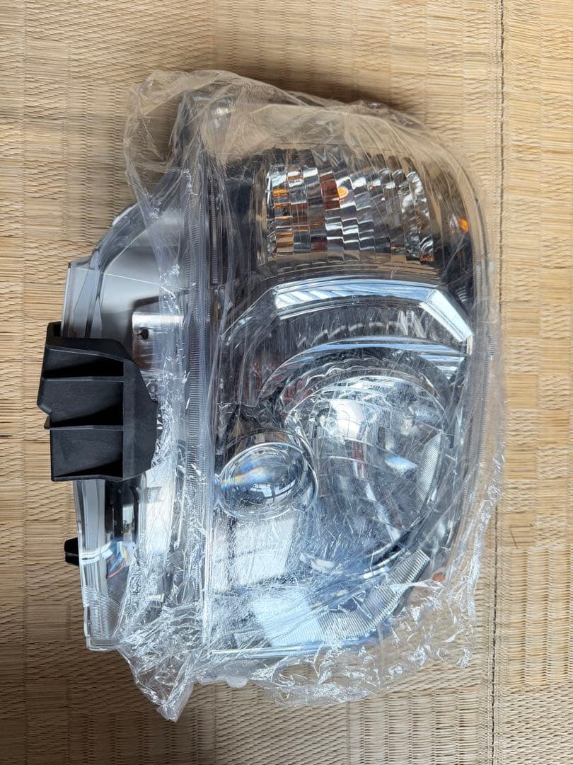 TOYOTA ハイエースLEDヘッドライト
