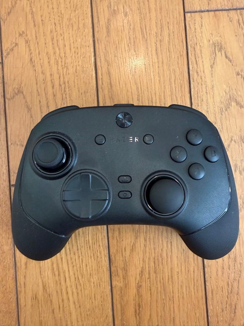 グエン　Razer Wolverine V3 Pro 8K PC