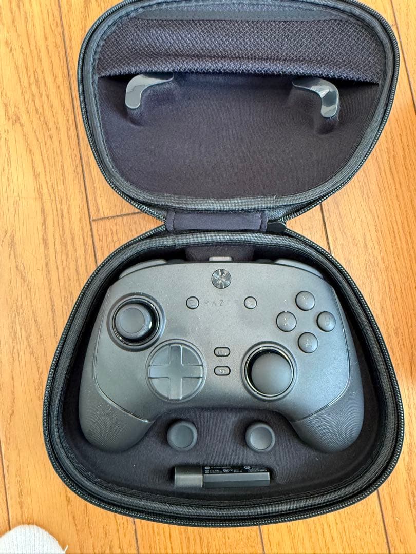 グエン　Razer Wolverine V3 Pro 8K PC