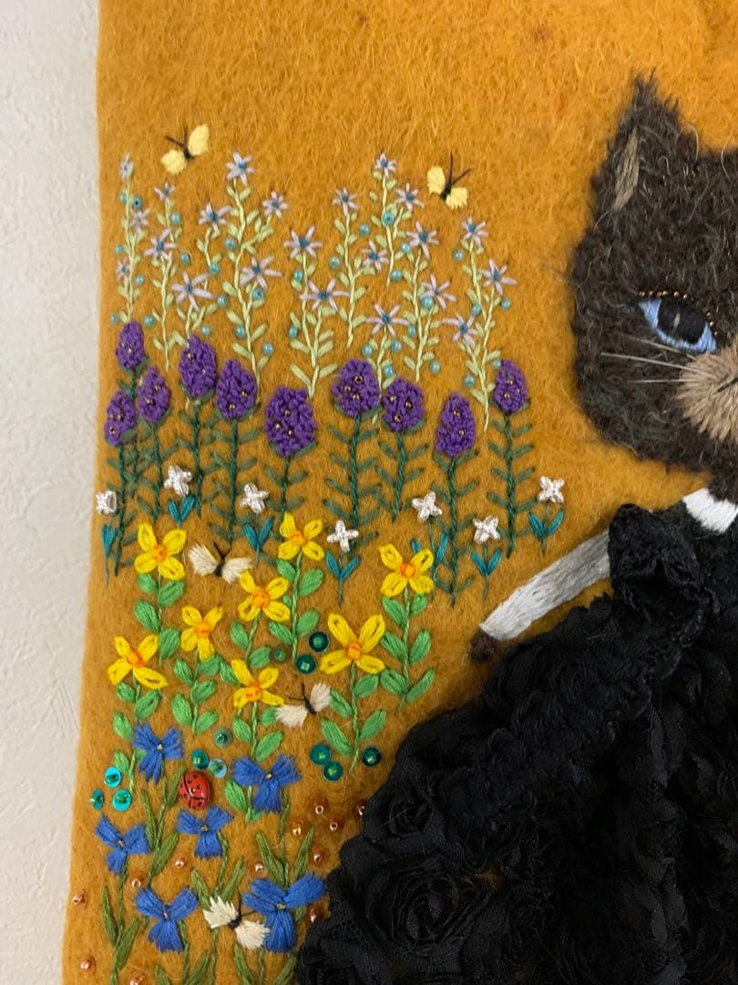 猫さんとお花畑　羊毛フェルト生地のバッグ