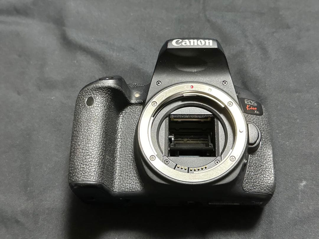 Canon EOS Kiss X9iダブルズームレンズセットでございます♪