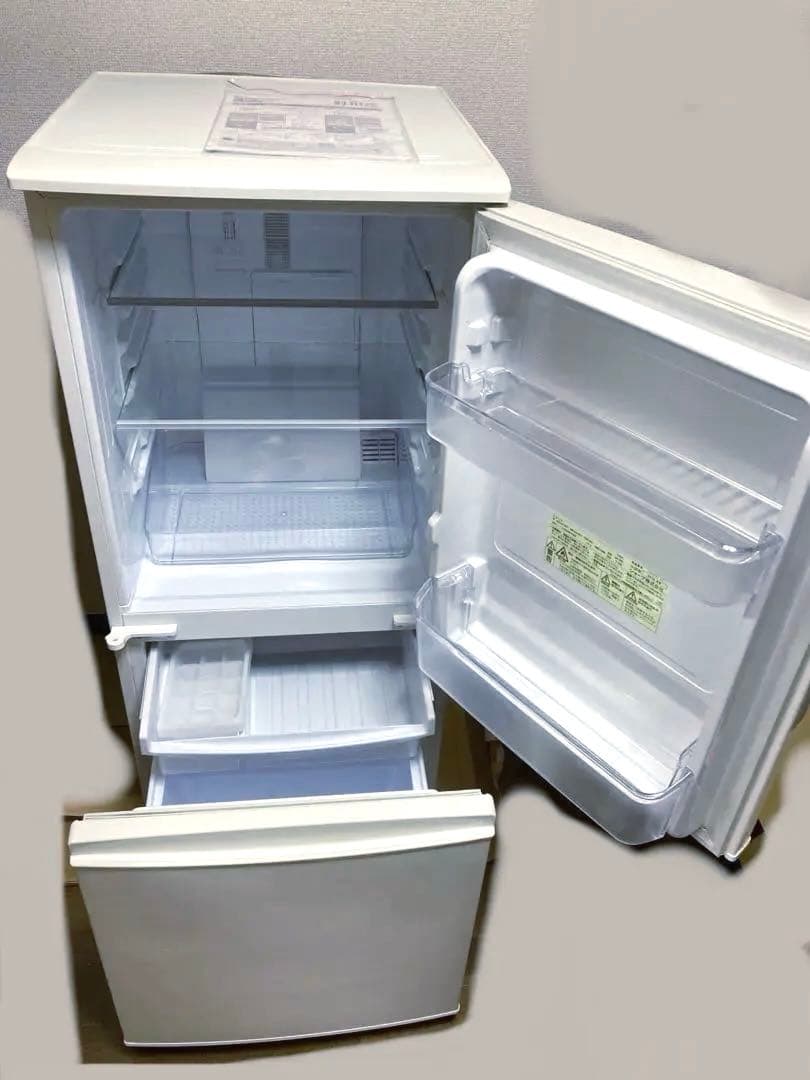 【値下げ】【美品】SHARP 冷蔵庫 SJ-D14C-W 137L 【送料無料】