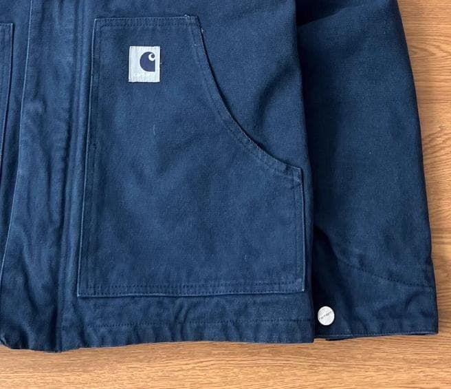 New Balance × Carhartt WIPフード付きネイビージャケット