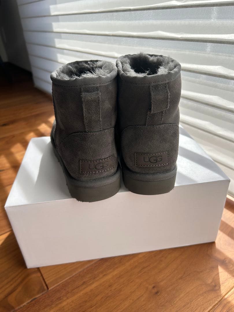 【美品】UGG グレー ショートブーツ