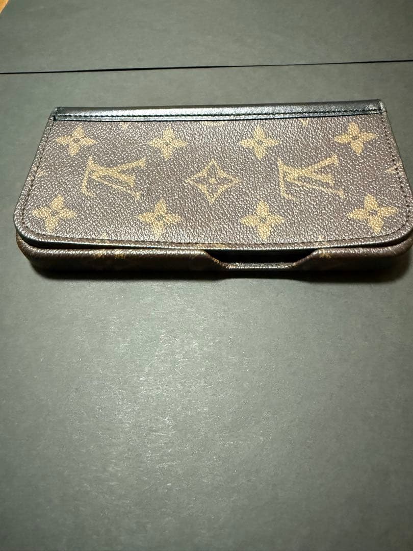 ルイヴィトン　iPhone14Pro ケース　手帳型　フォリオ