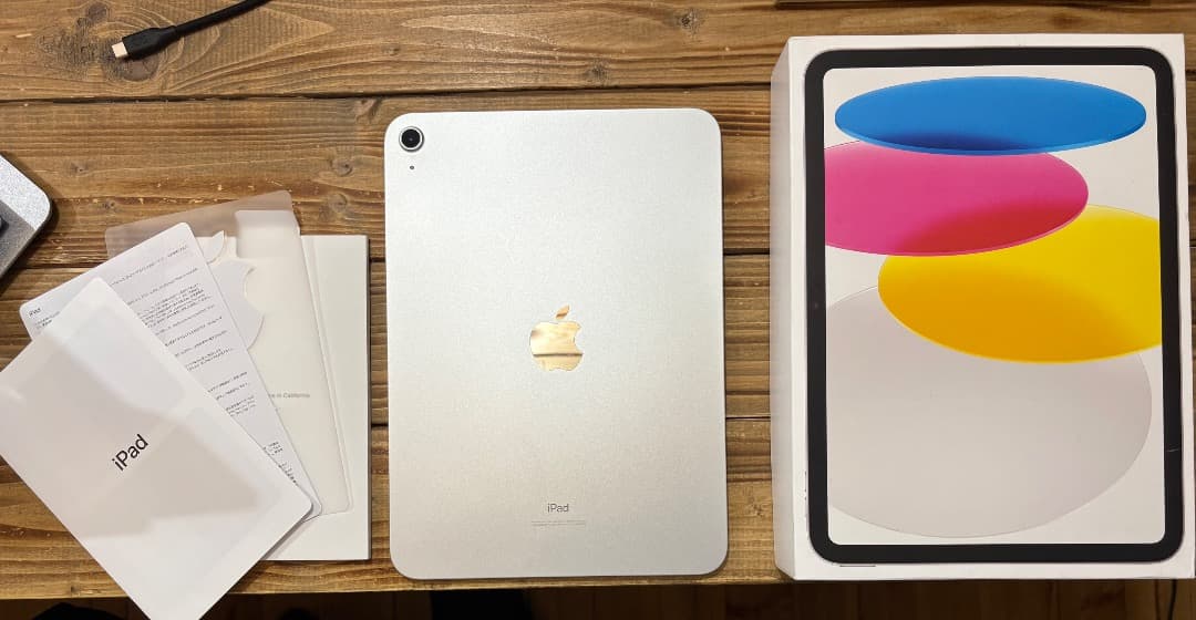 美品 iPad 第10世代 シルバー バッテリー98％