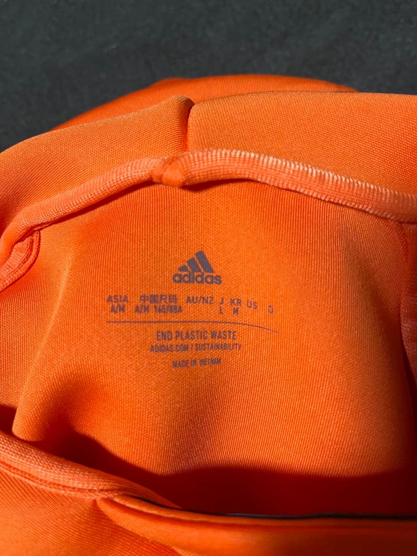 adidas オレンジ色 フード付きセットアップ