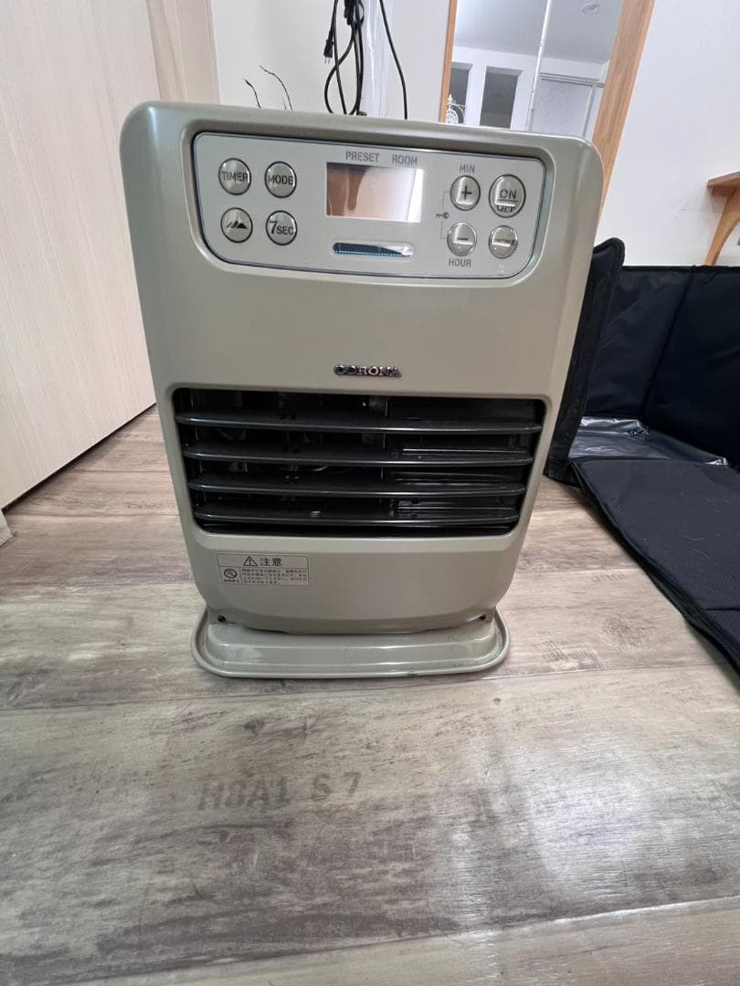 コロナストア限定ポータブル電源対応石油ファンヒーター（フィールドベージュ）