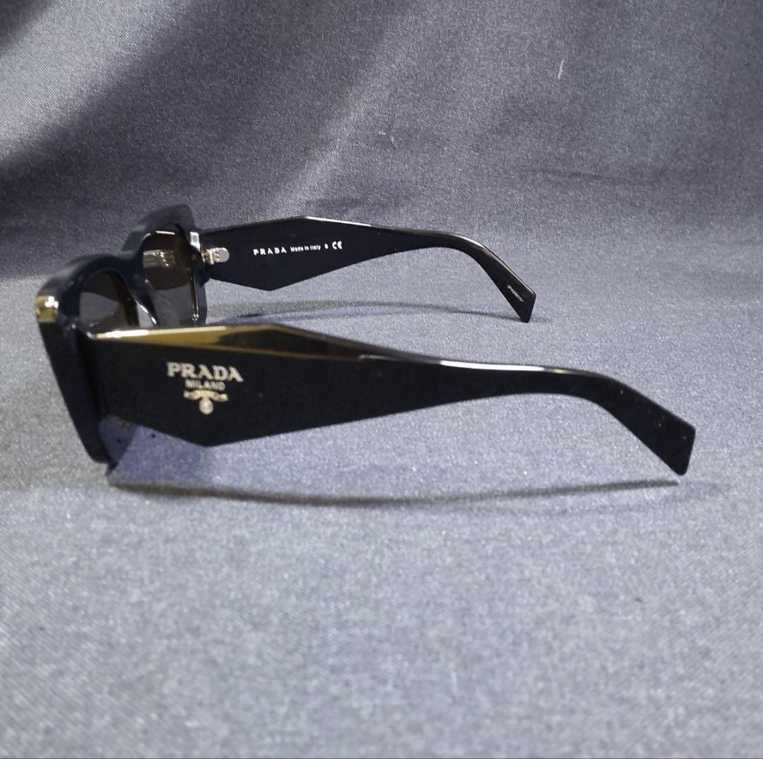 PRADA サングラス SPR 08Y キャットアイ型トライアングルロゴ