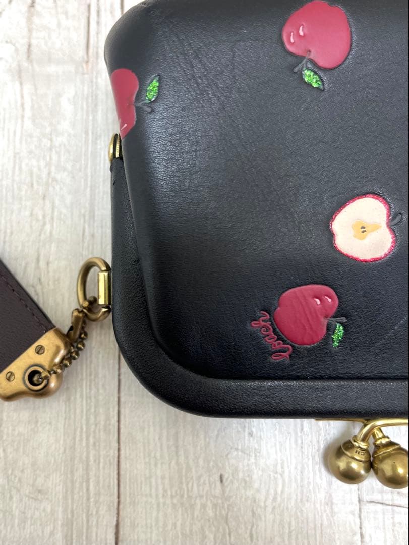 【美品】coachりんご柄　コーチCOACH がま口 財布　キスロック