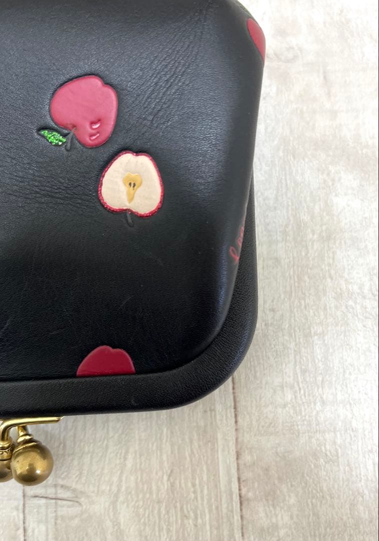 【美品】coachりんご柄　コーチCOACH がま口 財布　キスロック