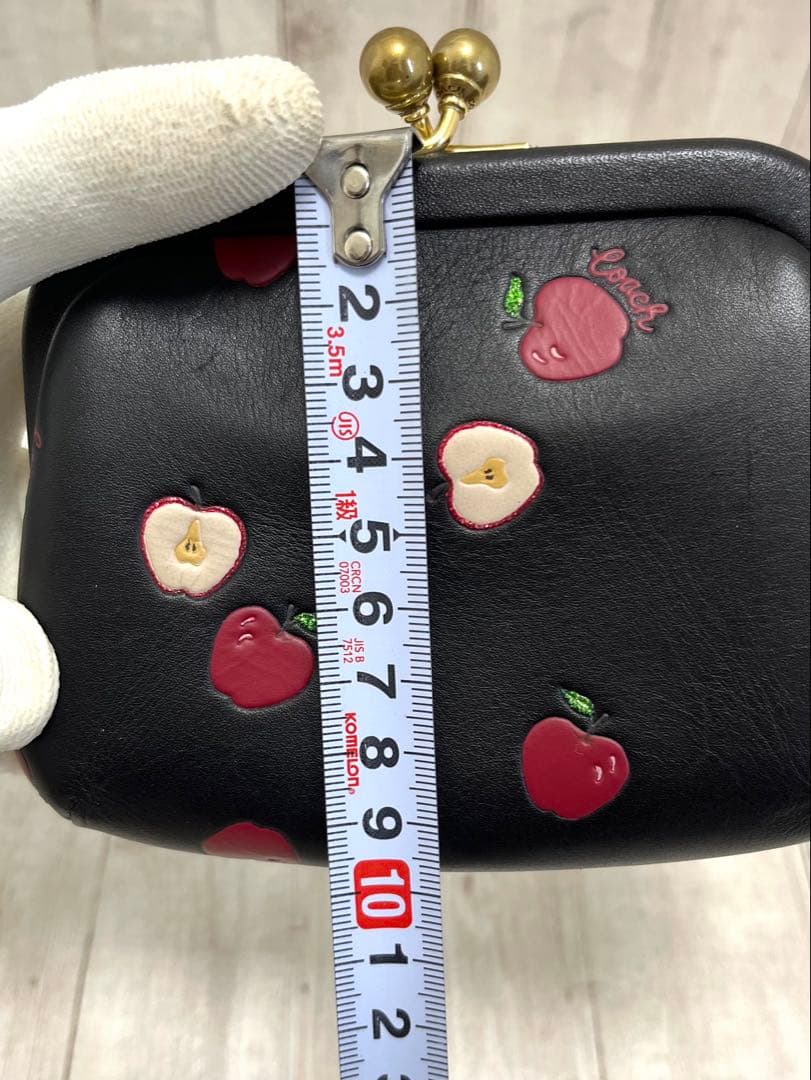 【美品】coachりんご柄　コーチCOACH がま口 財布　キスロック