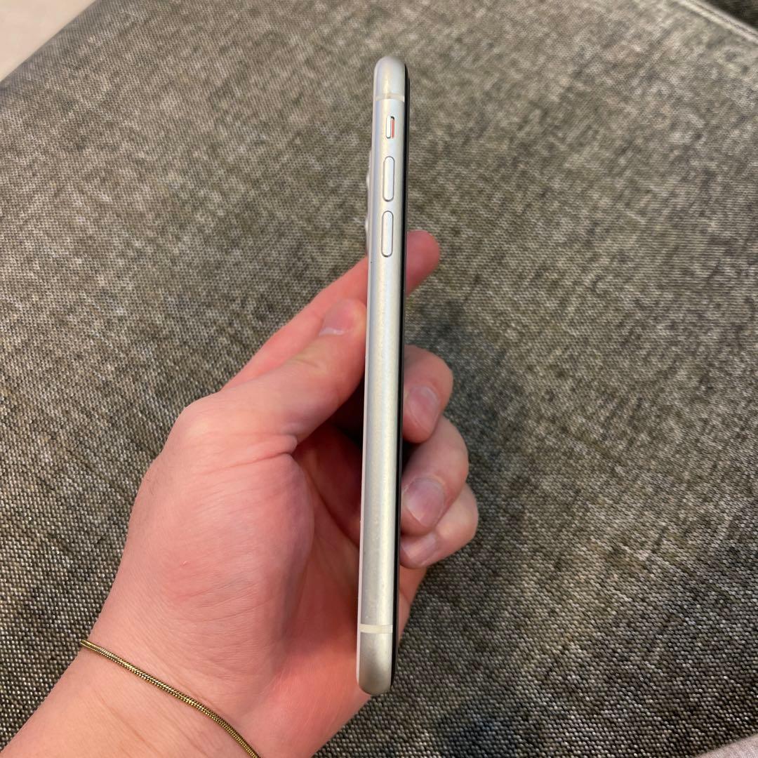 SIMフリー　iPhone 11 ホワイト 本体　128GB 美品