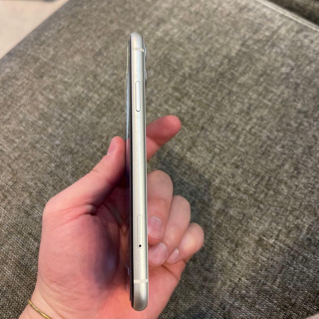 SIMフリー　iPhone 11 ホワイト 本体　128GB 美品