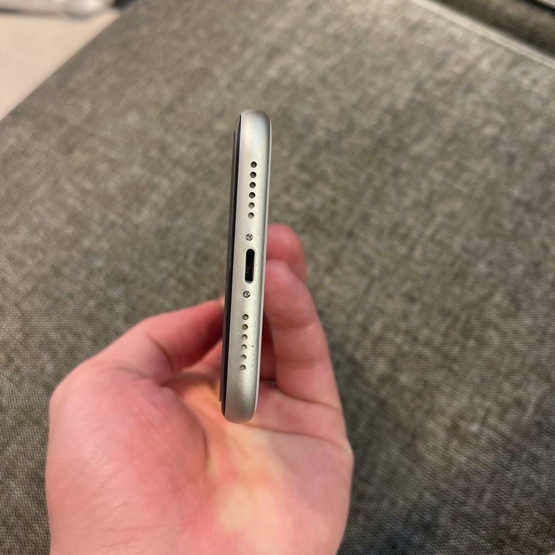 SIMフリー　iPhone 11 ホワイト 本体　128GB 美品