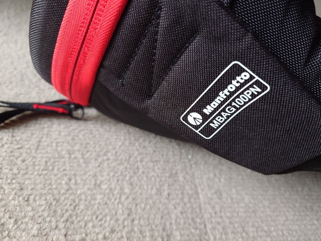 フ*オ様 最終値下げ Manfrotto MBAG100PNカメラバッグ 黒/赤