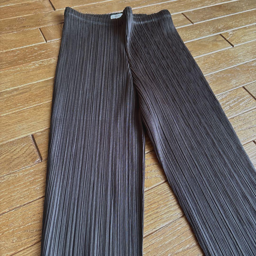 ISSEYMIYAKE プリーツプリーズ　クロップドパンツ　濃ブラウン　美品