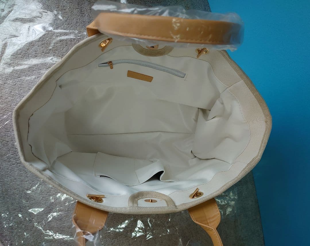 CHANEL 　ノベルティ　パール装飾 トートバッグ　ホワイト系