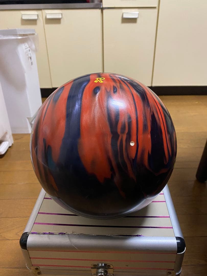 ボーリングボールRADICAL KATANA STRIKE 15P サムレス用。