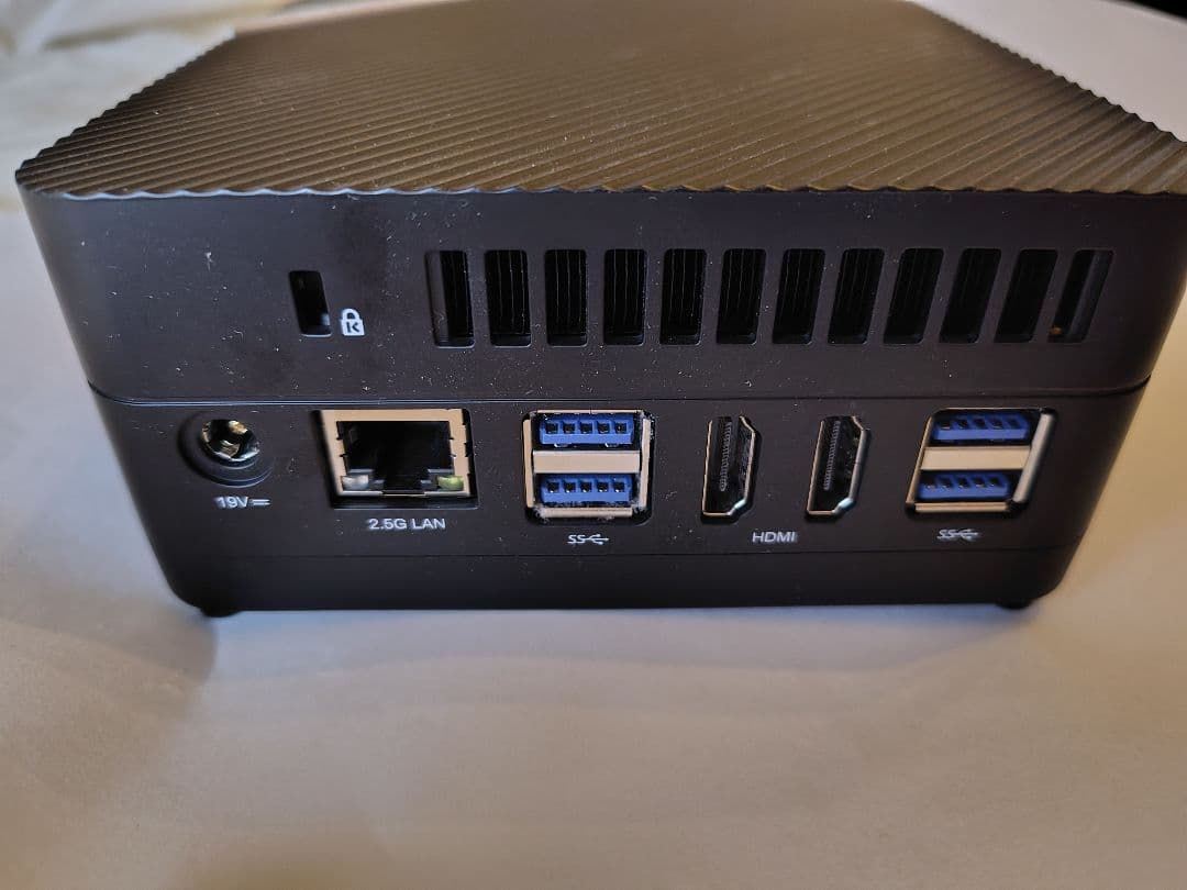 美品 UM690S Ryzen 9 6900HX ミニPC 32GB/1TB