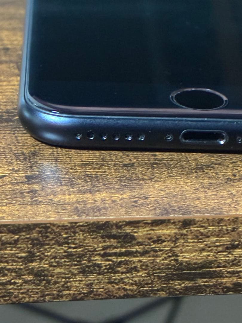 iPhone SE (2020) 64GB - ブラック - バッテリー84%