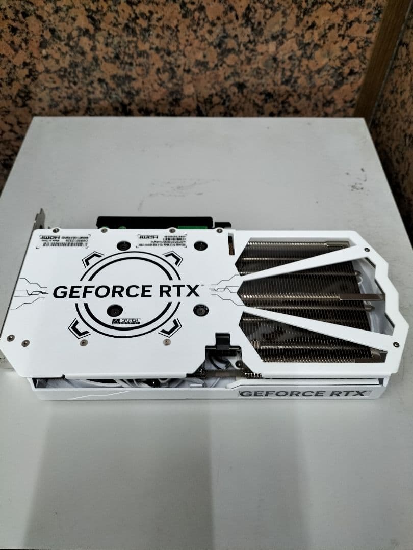 かざ RTX4060Ti 8GB White