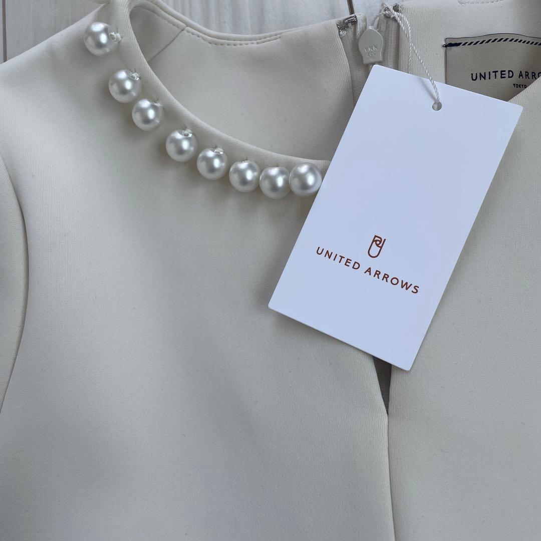 新品タグ付き　パールモチーフペプラムヴラウス