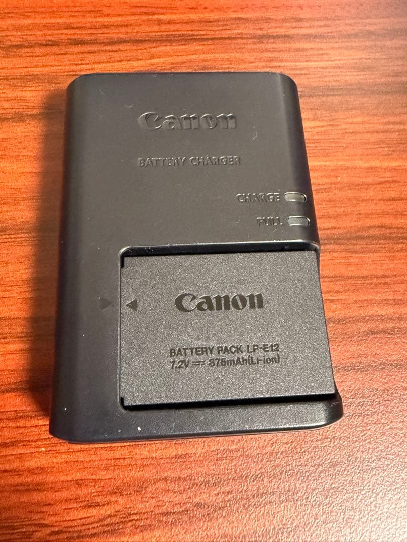 Canon EOS Kiss M ダブルズームキット ミラーレス一眼