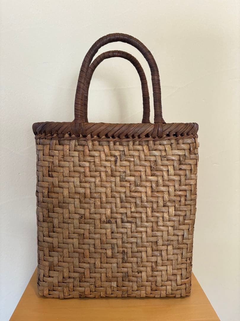 かごバッグ　くるみ（持ち手は山葡萄）民藝