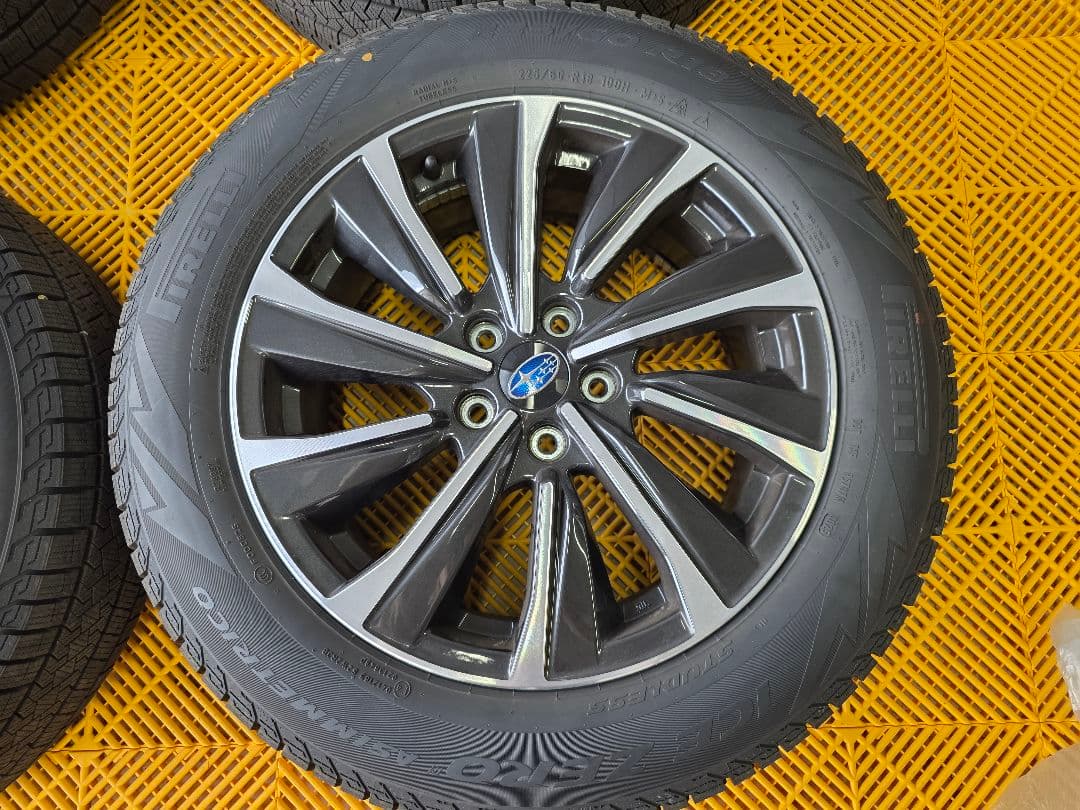 【ピグレット出品】スタッドレスタイヤ225/60R18 ホイールセット