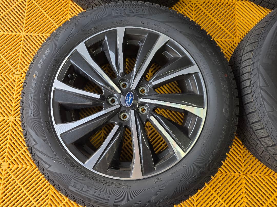 【ピグレット出品】スタッドレスタイヤ225/60R18 ホイールセット