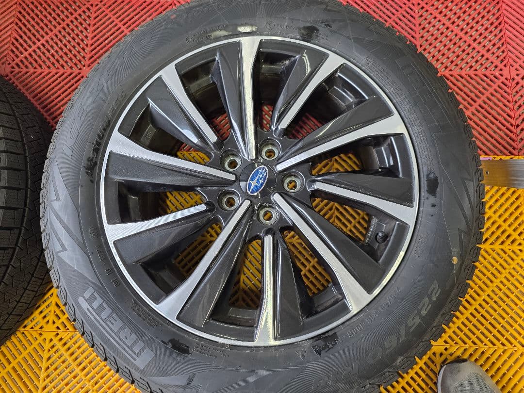 【ピグレット出品】スタッドレスタイヤ225/60R18 ホイールセット