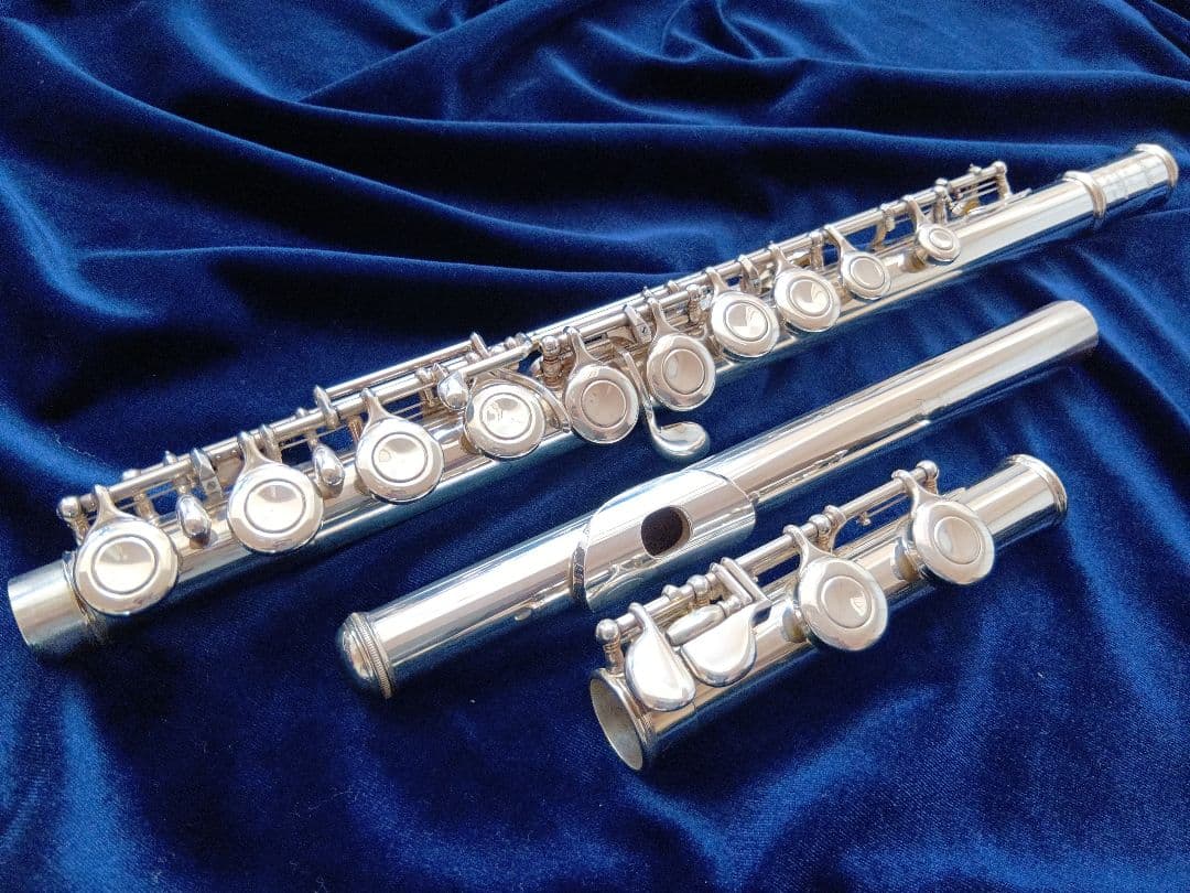 ♦良く鳴る♦管体銀製♦後期モデル♦ヤマハフルート YFL411 Eメカ