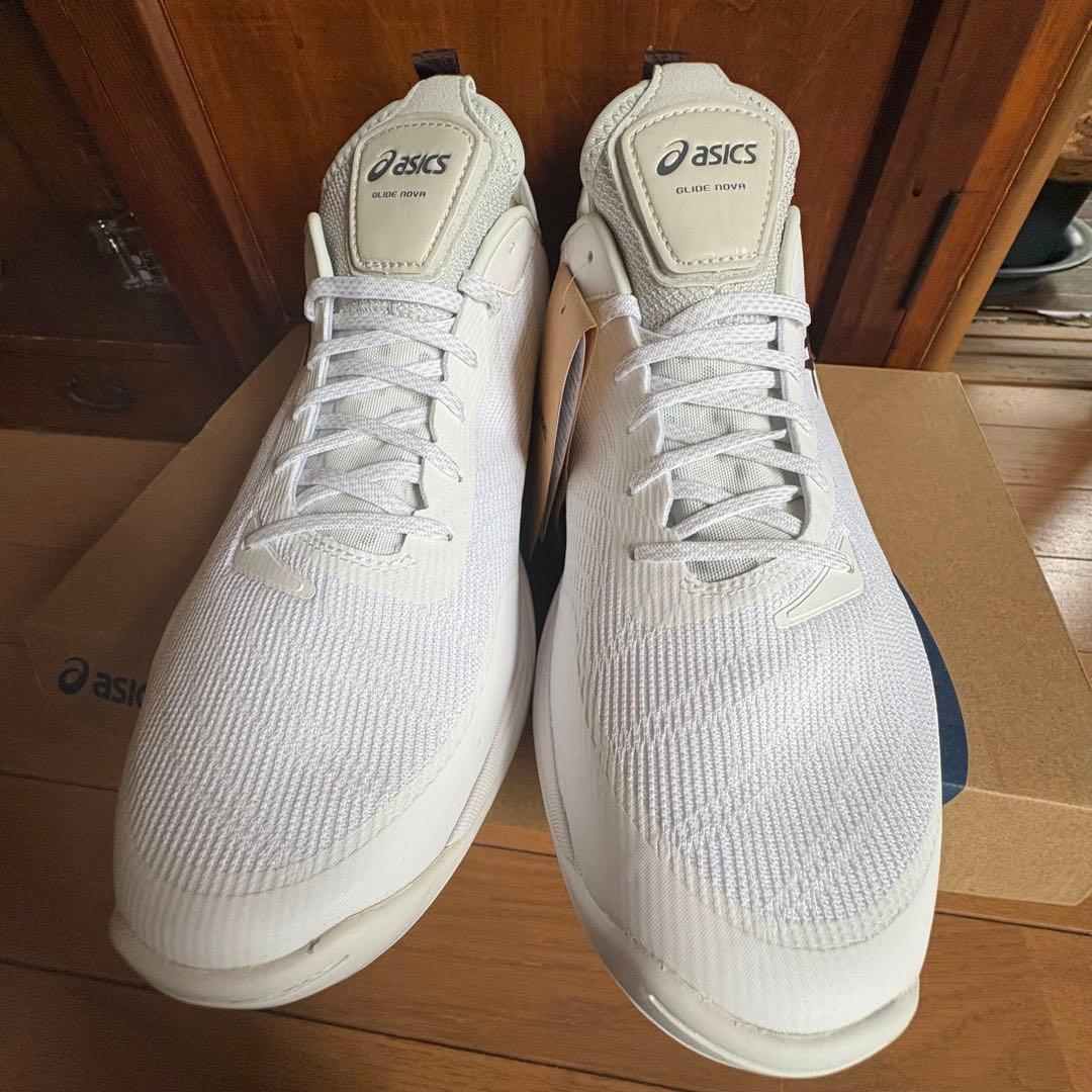 asics グライドノヴァFF2 新品、未使用　28.5㎝