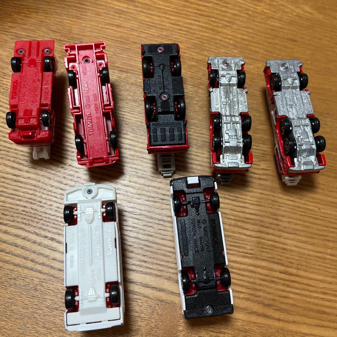 に*)様 トミカ タウン消防署+☆トミカ（消防車、救急車）、人形付き☆