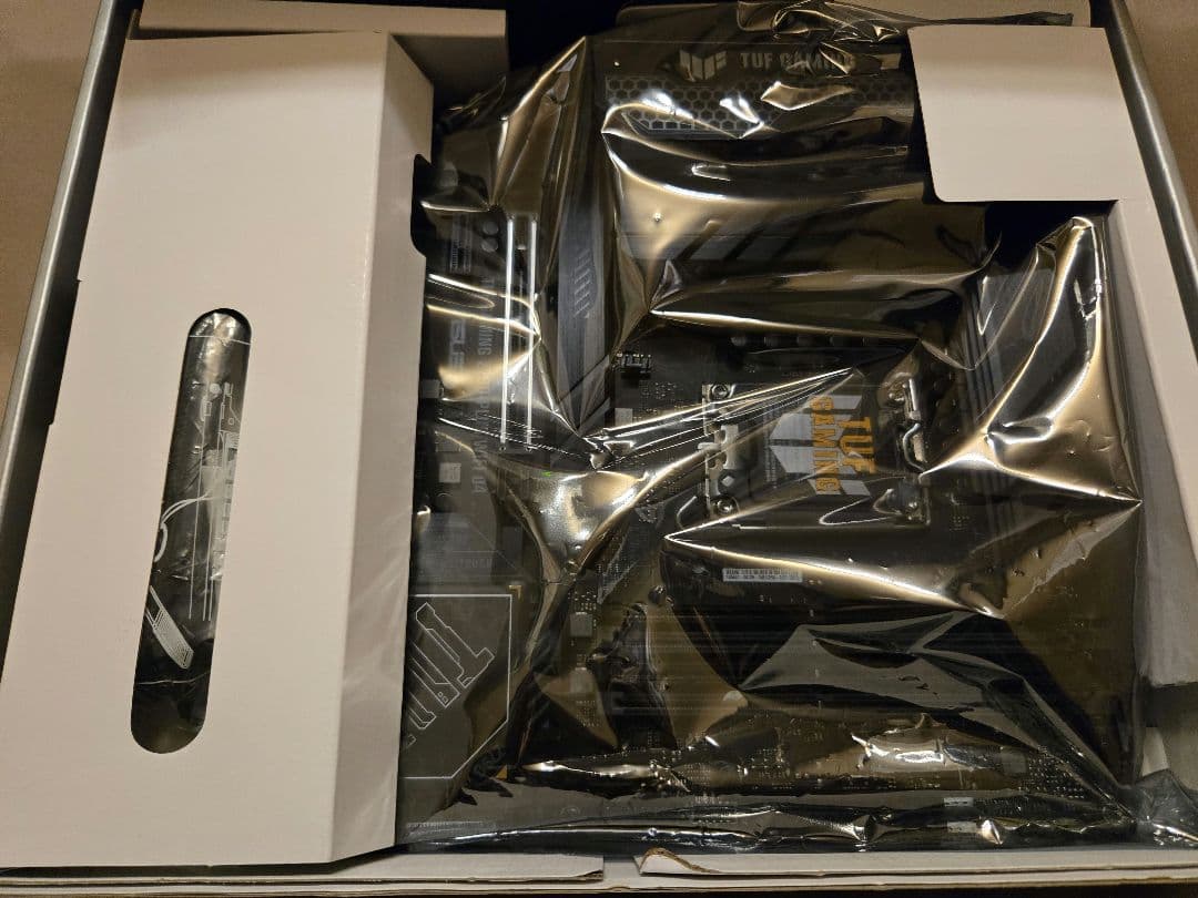 ASUS TUF GAMING Z790-PLUS WIFI D4 新品