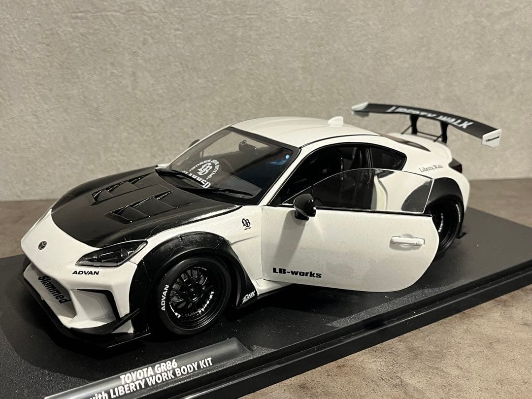 Solido 1/18 トヨタ GR86 LB-WORKS