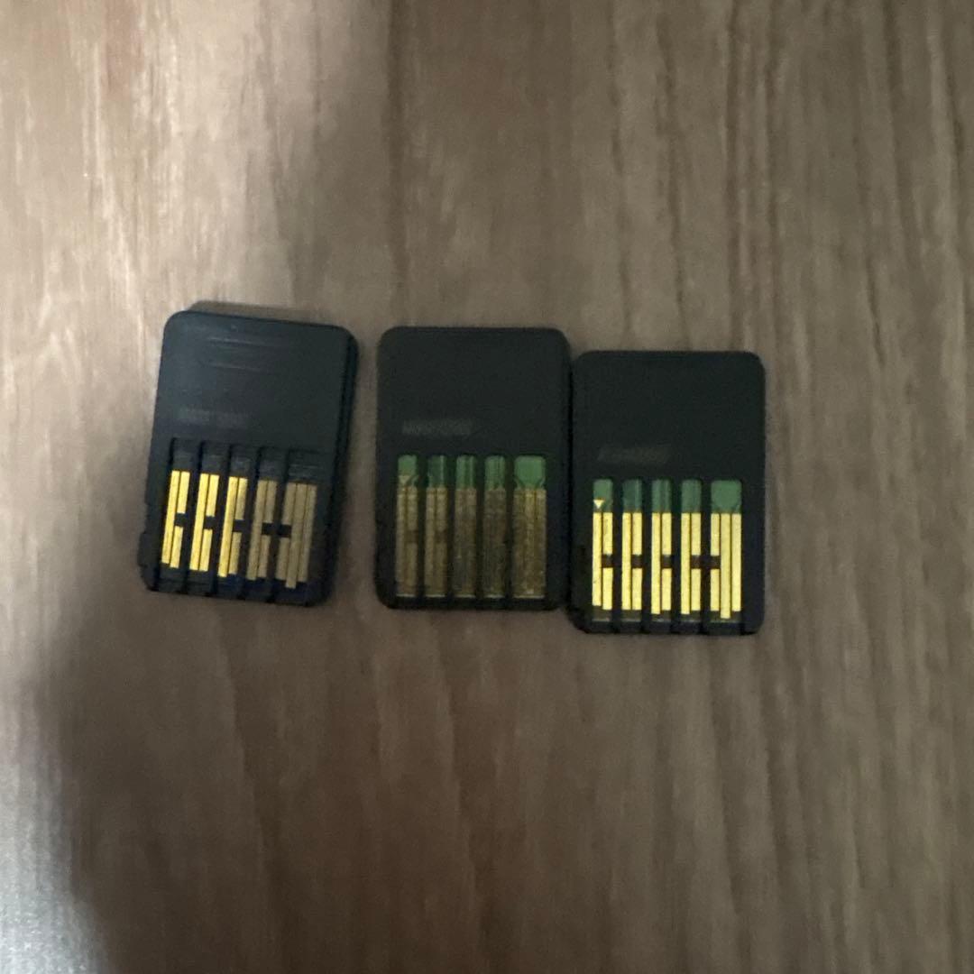 ポケモンレッツゴーピカチュウと マリオのケースの中に画像内のカセット選べます。