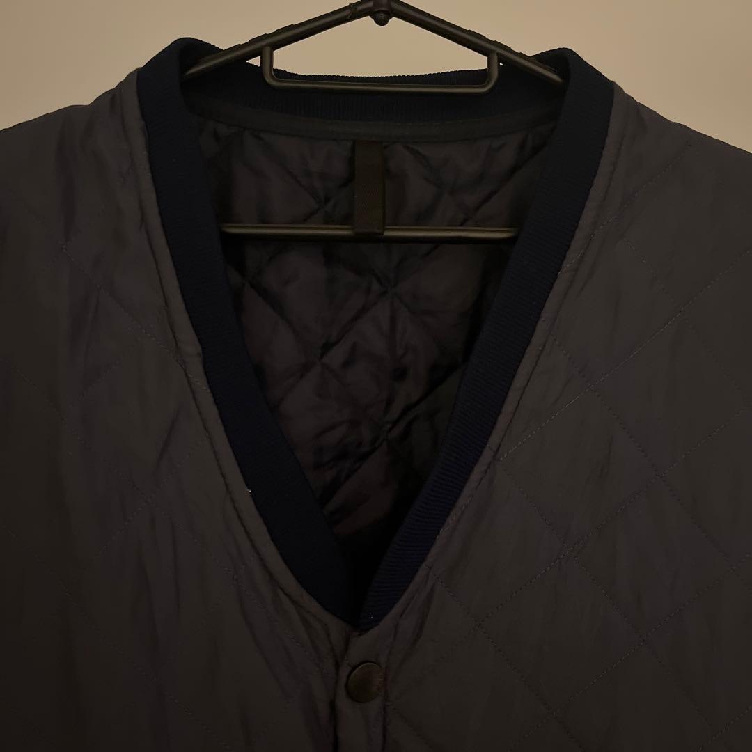 バブアー BARBOUR　ワンポイント 刺繍ロゴ　ベスト ライトダウンベスト