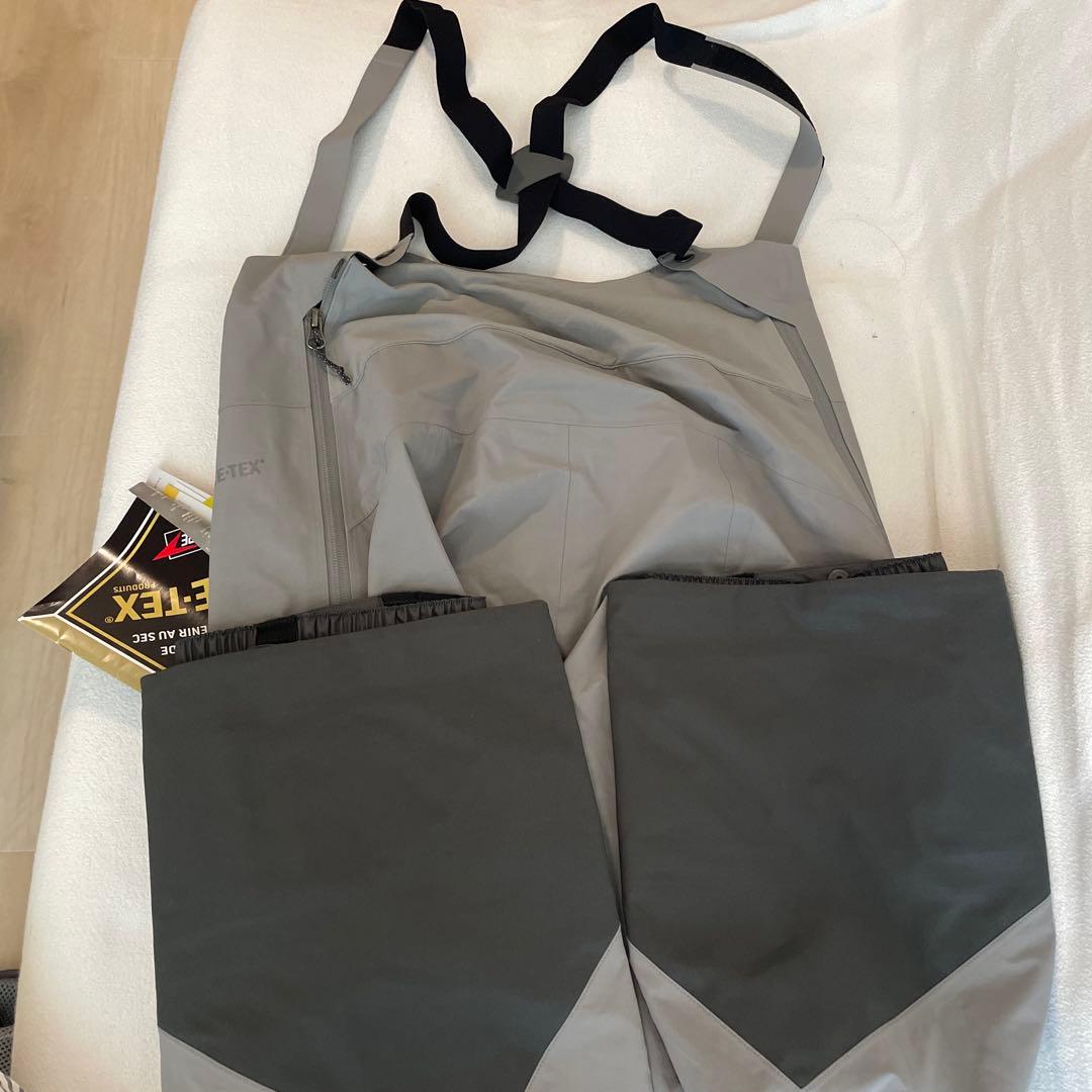 未使用　patagonia スーパーアルパインビブ　GORETEX