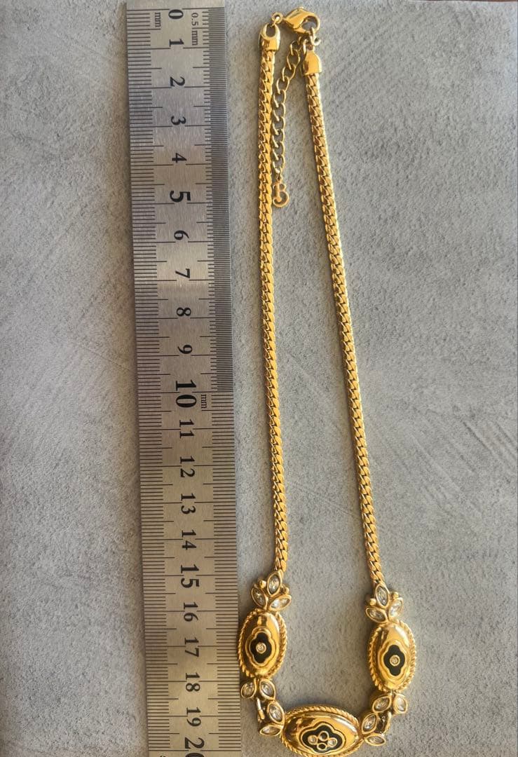 BURBERRY ゴールド オーバル型 ネックレス