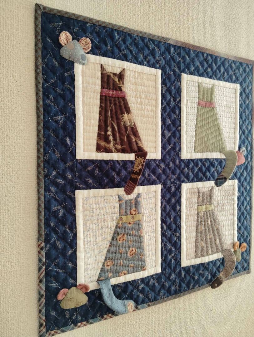 おしゃれな猫のタペストリー。 パッチワーク ハンドメイド テシゴト雑貨