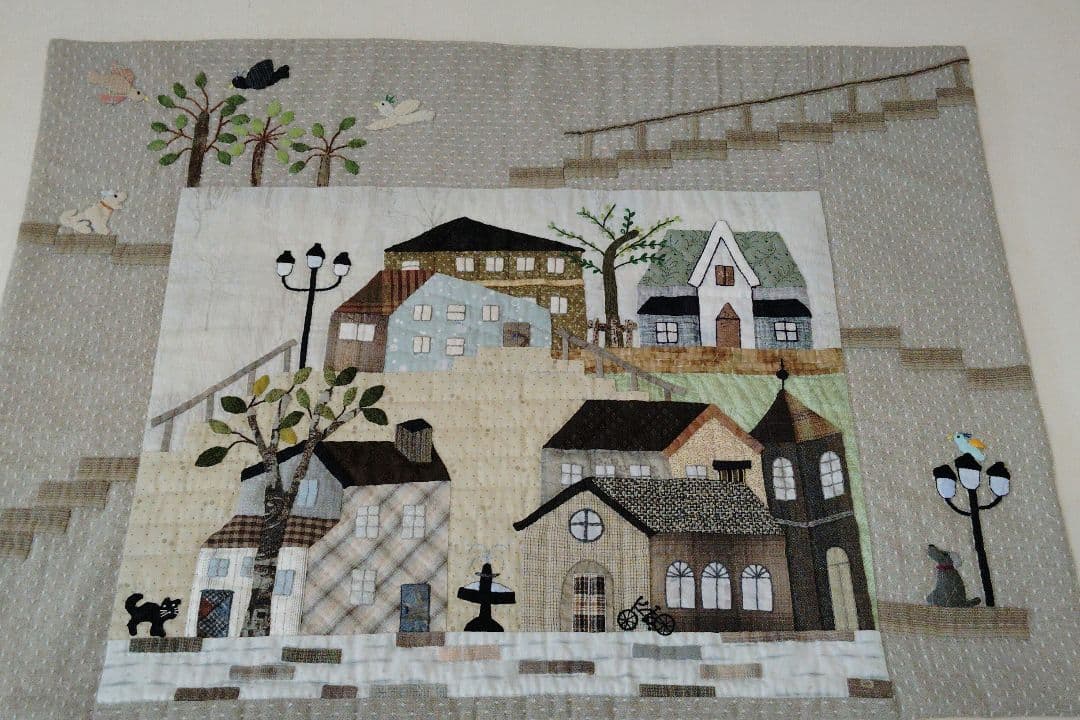 ハウスのパッチワークタペストリー 【74】 ミステリーキルト④