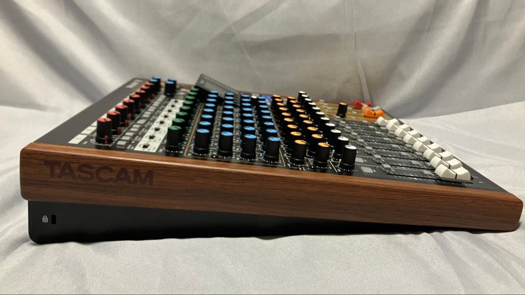 新品同様 TASCAM Model 12 ミキサー・MTR（付属品揃・元箱あり）