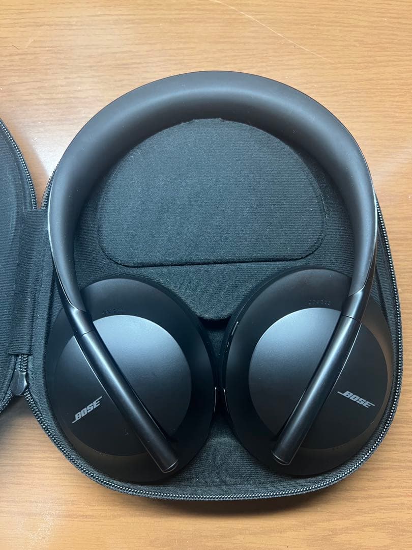 BOSE ノイズキャンセリングヘッドホン700